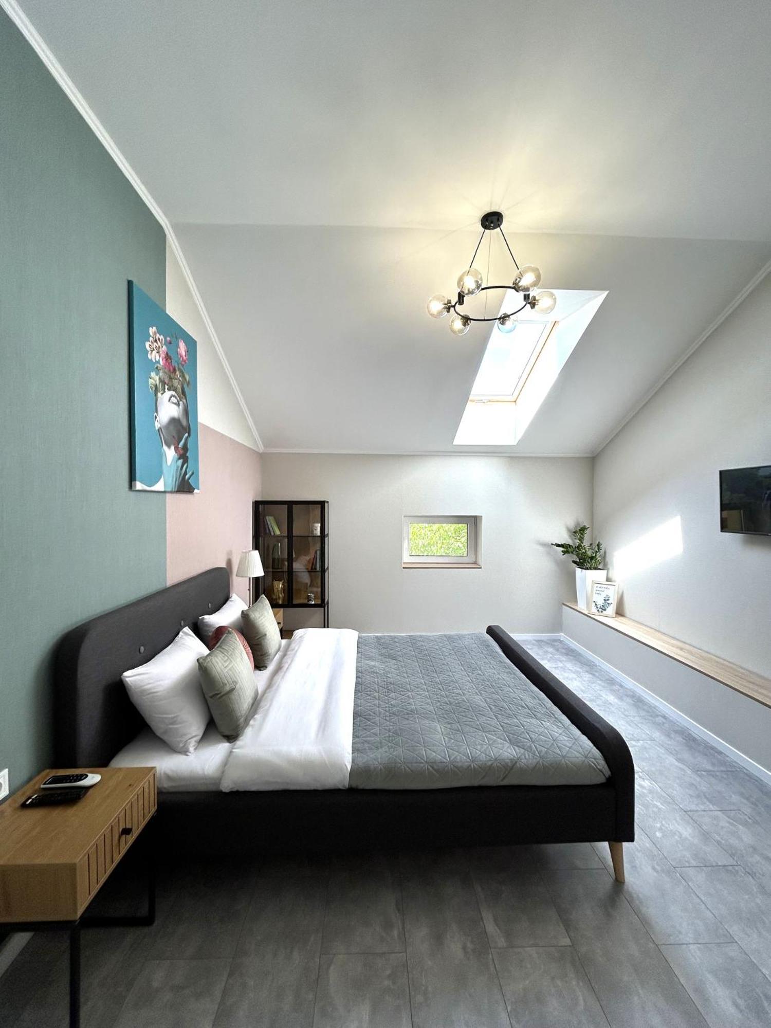 Modern Apartment, 5Mins To Rynok Square Lviv Exterior photo