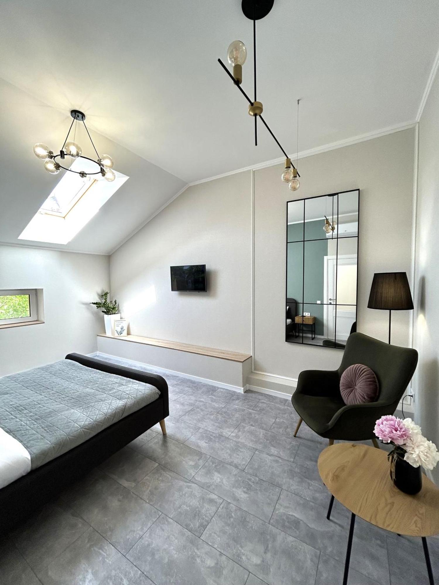 Modern Apartment, 5Mins To Rynok Square Lviv Exterior photo